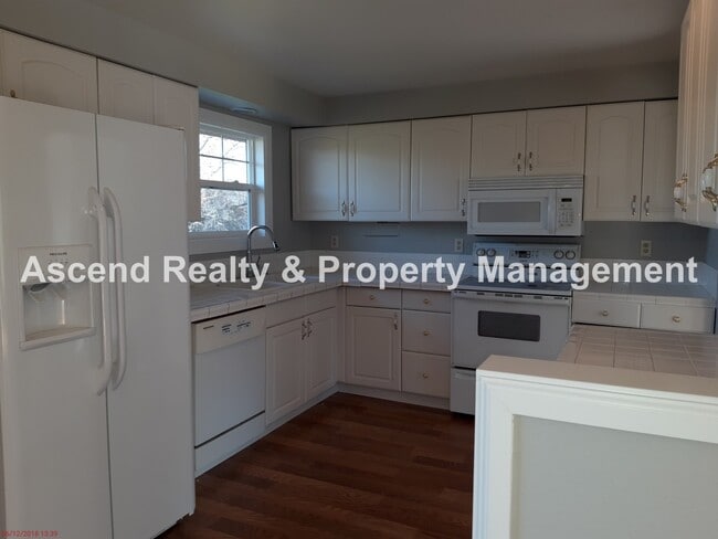 Photo - 4 Bed on Cul de Sac, Fenced Yard, Quick Access to Schools, Outlet Mall, Troutdale Station Food Ca...