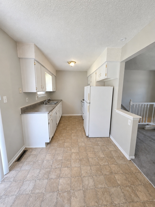 Photo - 403 NE Westwind Dr