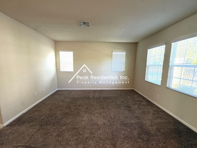 Photo - Spacious 4bd/2ba House - Gated Community