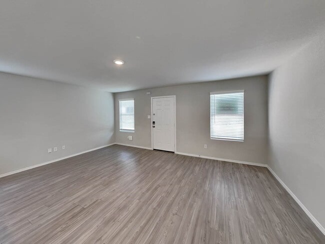 Photo - 7302 Alcazar Gate