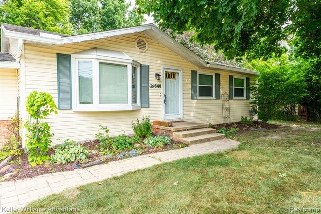 Photo - 16840 Savoie St