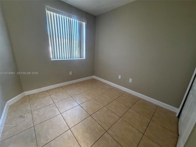Photo - 1535 SE 26th St Unit 206