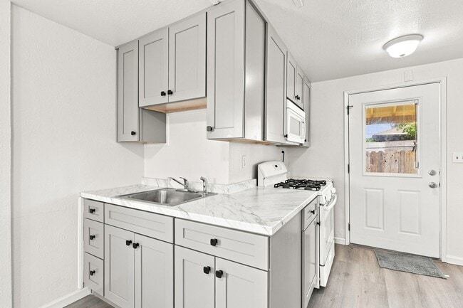 Photo - 30 Hawthorne Ave Unit 30-D