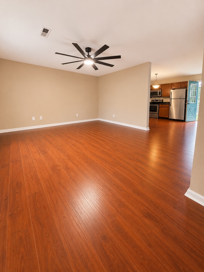 Photo - 407 W 3rd St