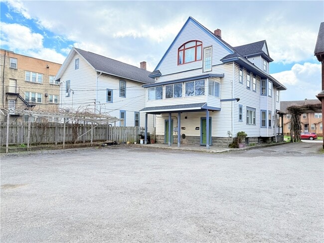 Building Photo - 948 Monroe Ave