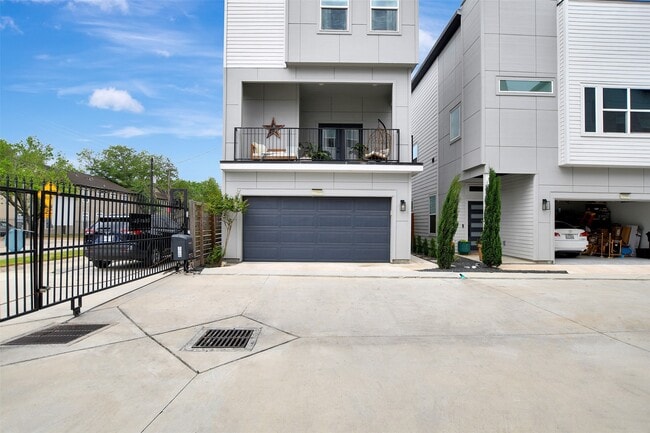 Photo - 1106 Paul Quinn St