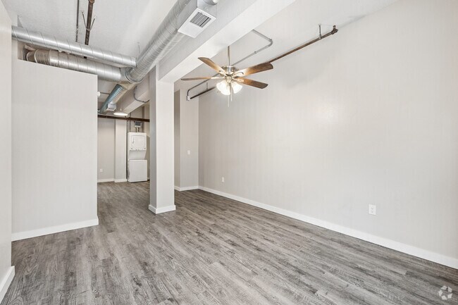 1BR, 1BA - 760SF - Living Room