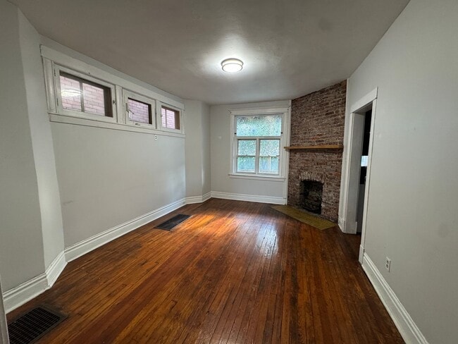 Photo - Pittsburgh, Mt. Washingtom Neighborhood- 3 Bedroom 1 Bath House, Yard