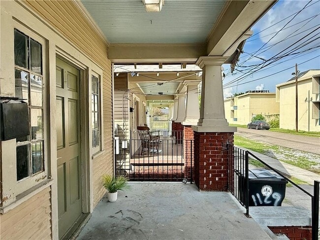 1133 Belleville St