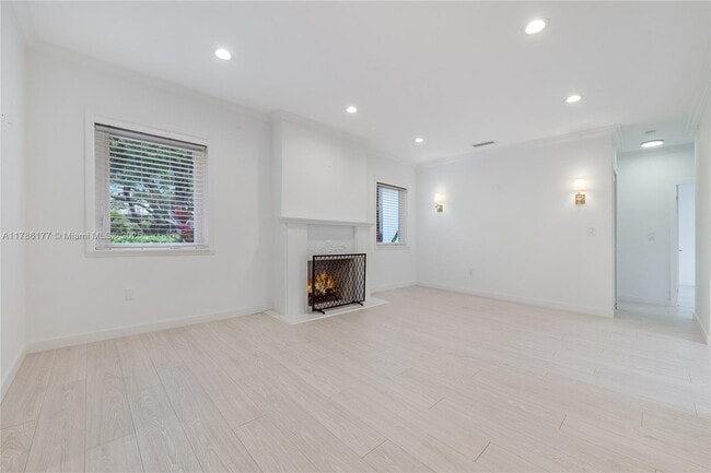 Photo - 1524 Zoreta Ave