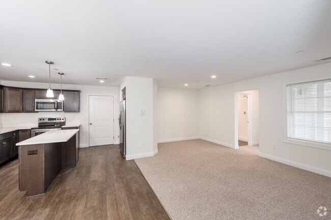 2BR, 2BA - 977SF - Kitchen/ Living Room