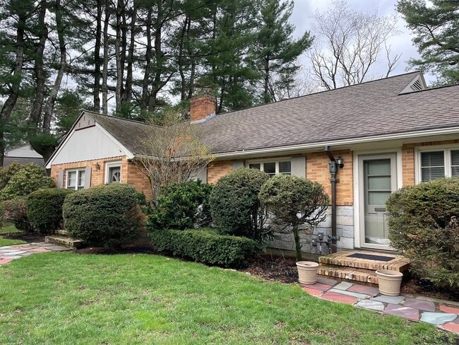 Building Photo - 204 Follen Rd