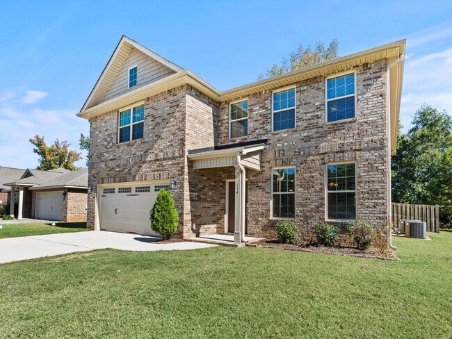 Building Photo - 114 Summer Pointe Ln NW