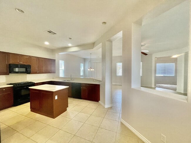 Photo - 5588 Paseo Famosa