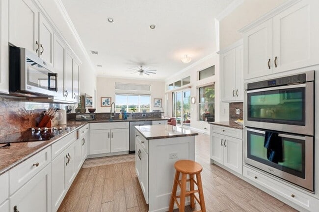Photo - 851 Edgebrook Ln