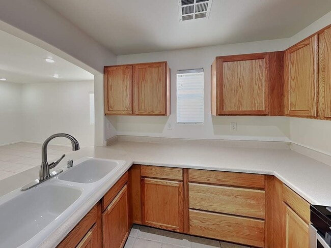 Photo - 9274 Hollander Ave