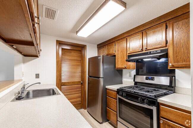 2BR, 2BA - Kitchen