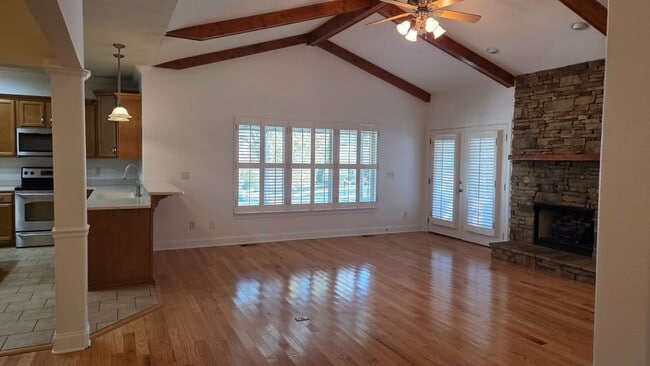 Photo - 324 Avenue of the Oaks