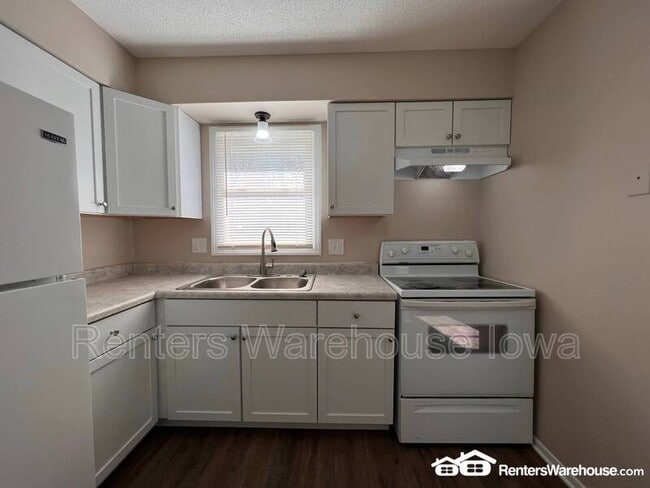 Photo - 824 Hartford Ave