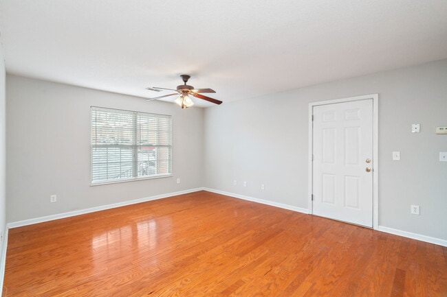 Photo - 1707 Maple View Way