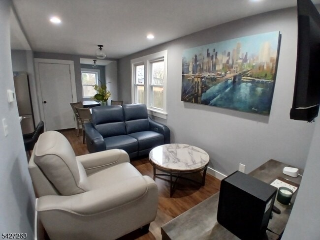 Photo - 17 Thomas St