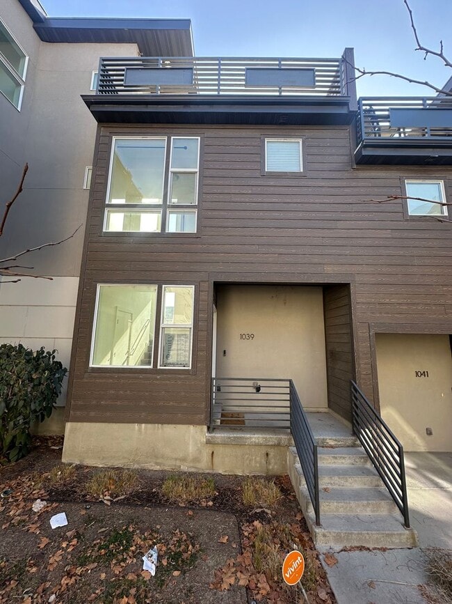 Building Photo - GORGEOUS Home!!!!