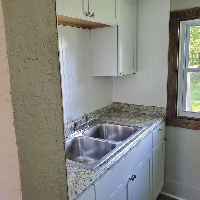 Building Photo - 2BDRM HOUSE FOR RENT