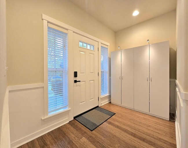 Photo - Bright & Spacious 4-Bedroom Home for Rent ...