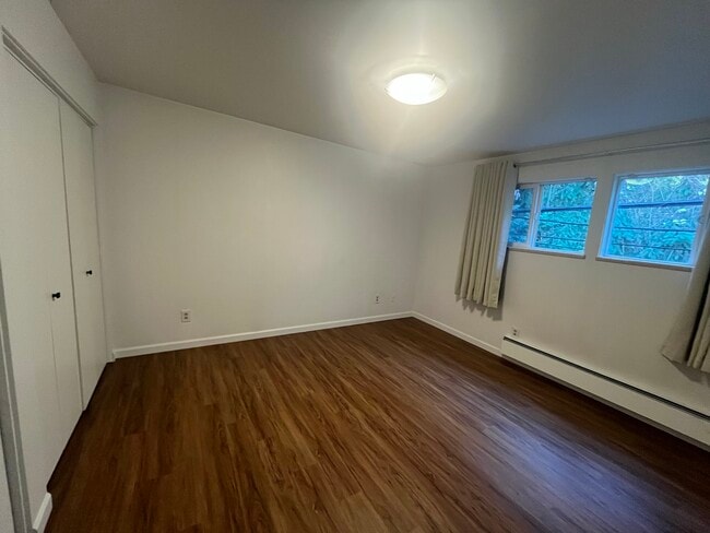 Photo - 3136 Portage Bay Plz E Unidad A