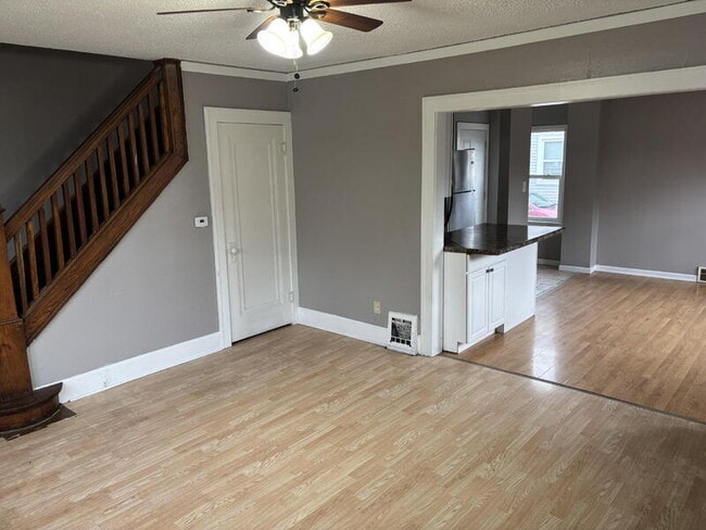 Photo - 1302 E 12th St