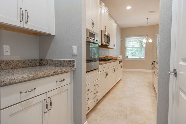 Photo - 906 Victoria Hills Dr S