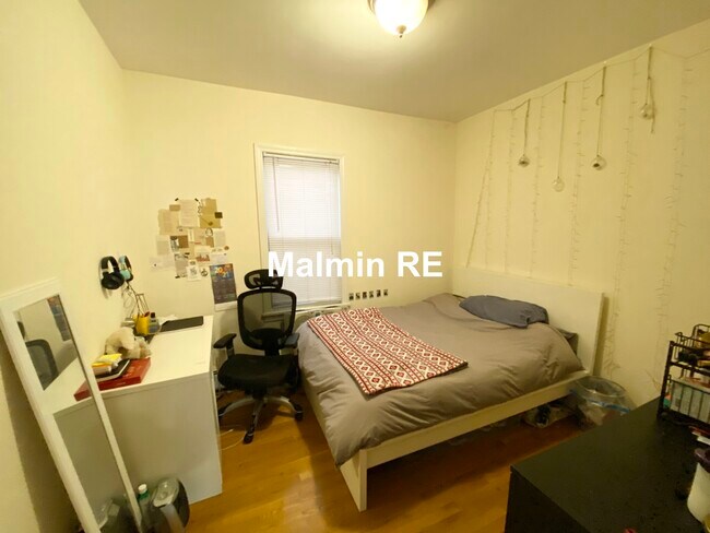 Photo - 143 Hillside St
