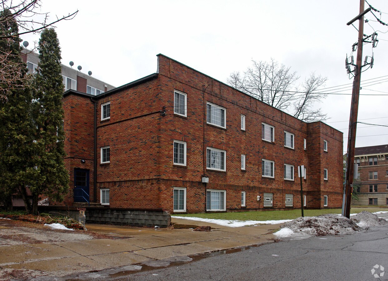 221 N Portage Path Apartments Akron, OH