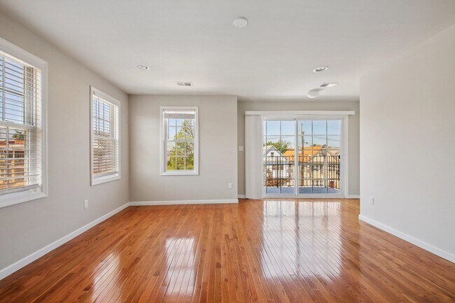 Building Photo - 314 Avenue B Unit 2 Rental