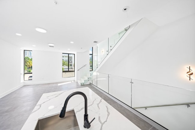 Photo - 526 SW 2nd St Unit 1