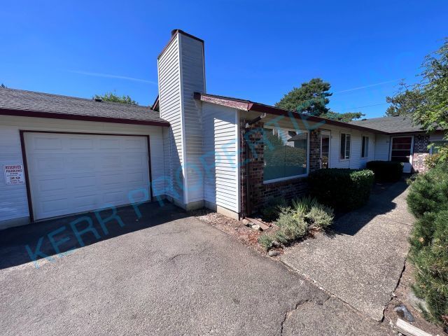 Building Photo - Charming 3-Bed, 2-Bath Retreat in Portland... Rental
