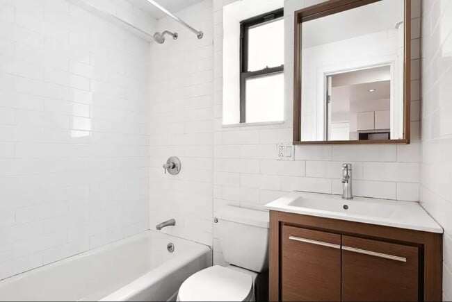 Photo - 157 E 37th St