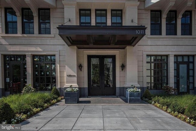 Building Photo - 1011 M St NW Unit 307 Rental