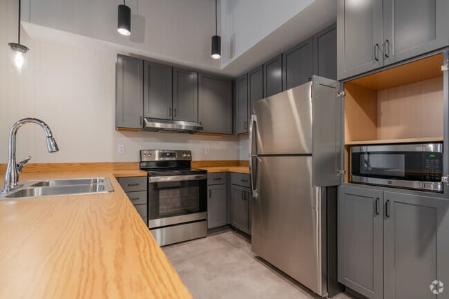 1BR, 1BA - 745SF - Kitchen