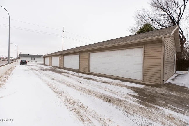 2 Stall Garage - 408 S Washington St Unit 1