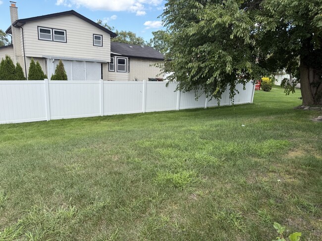 Photo - 808 194th St