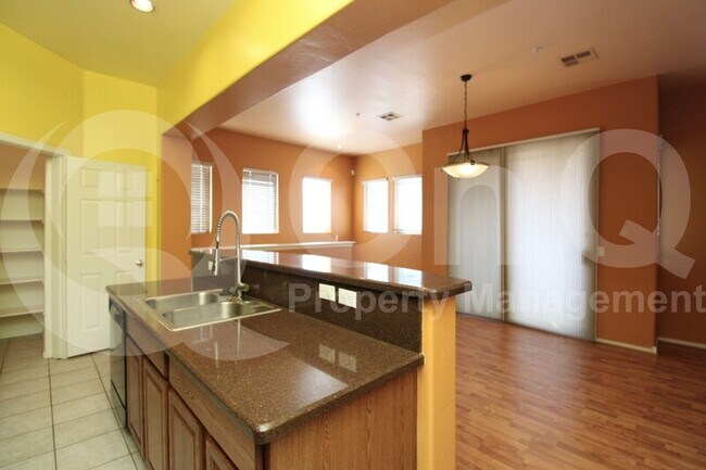 Photo - 1225 N 36th St Unidad 2075