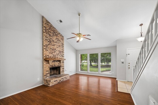 Photo - 2 Goldthread Ct