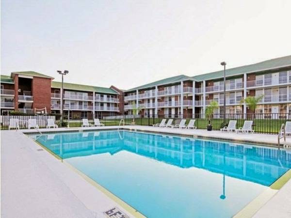 Collegiate Village Inn - Student Housing - Collegiate Village Inn - Student Housing Apartments