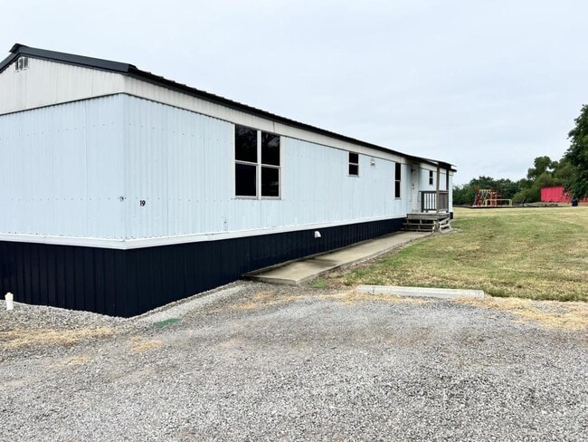 Building Photo - 17822 S Bryant Rd Rental