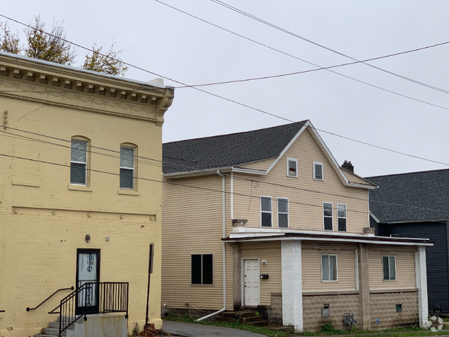 Building Photo - 723 N Marquette St Unit 723 Rental