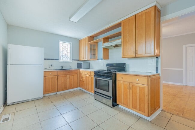 Photo - Available Now!  Affordable, Move-In Ready Home close to Interstate & Downtown Columbus.