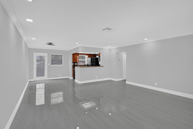 Photo - 2755 NE 28th Ave Unit F2
