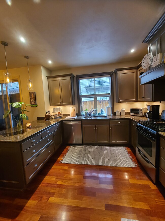 Photo - 4034 Scottdale St