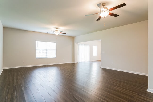 Photo - 331 Augustine Dr